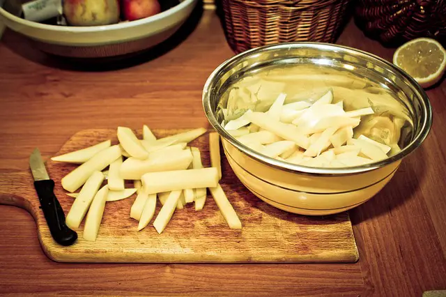 cut chips into chip lengths