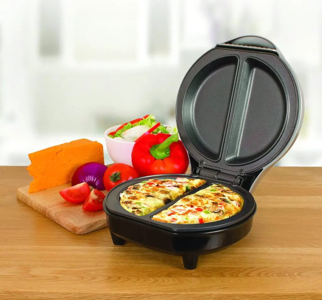 An electric omelette maker for easy omelettes 